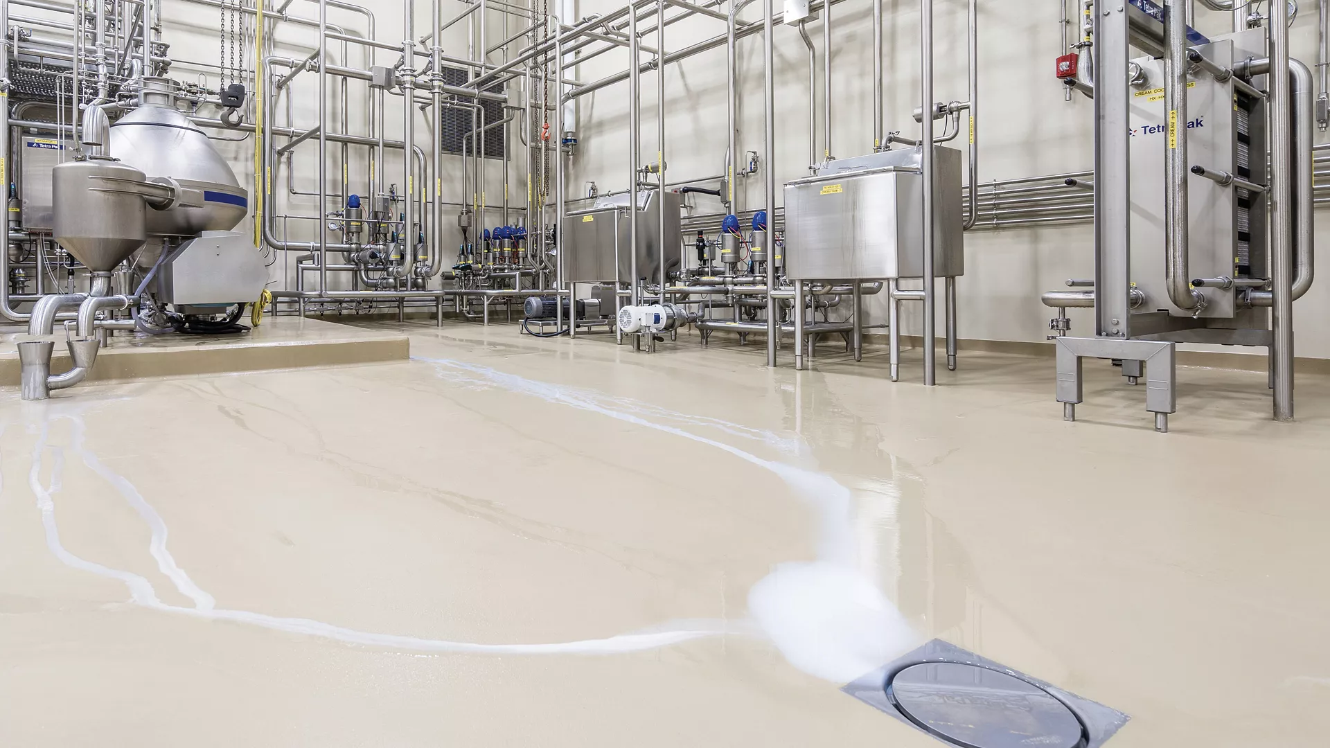 - UCRETE Flooring: The Ultimate Strength Against Acids and Heat in Industrial Facilities